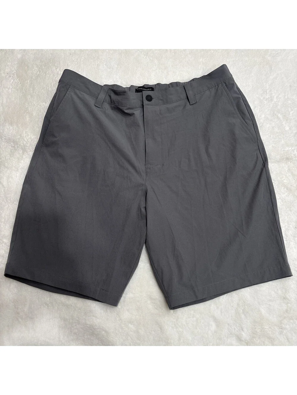 Banana Republic Men's Tech Hybrid Shorts Gray Elastic Waist Size 38 Textured